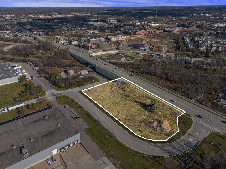 25125 Novi Rd, Novi, MI à vendre - Photo du bâtiment - Image 1 de 6