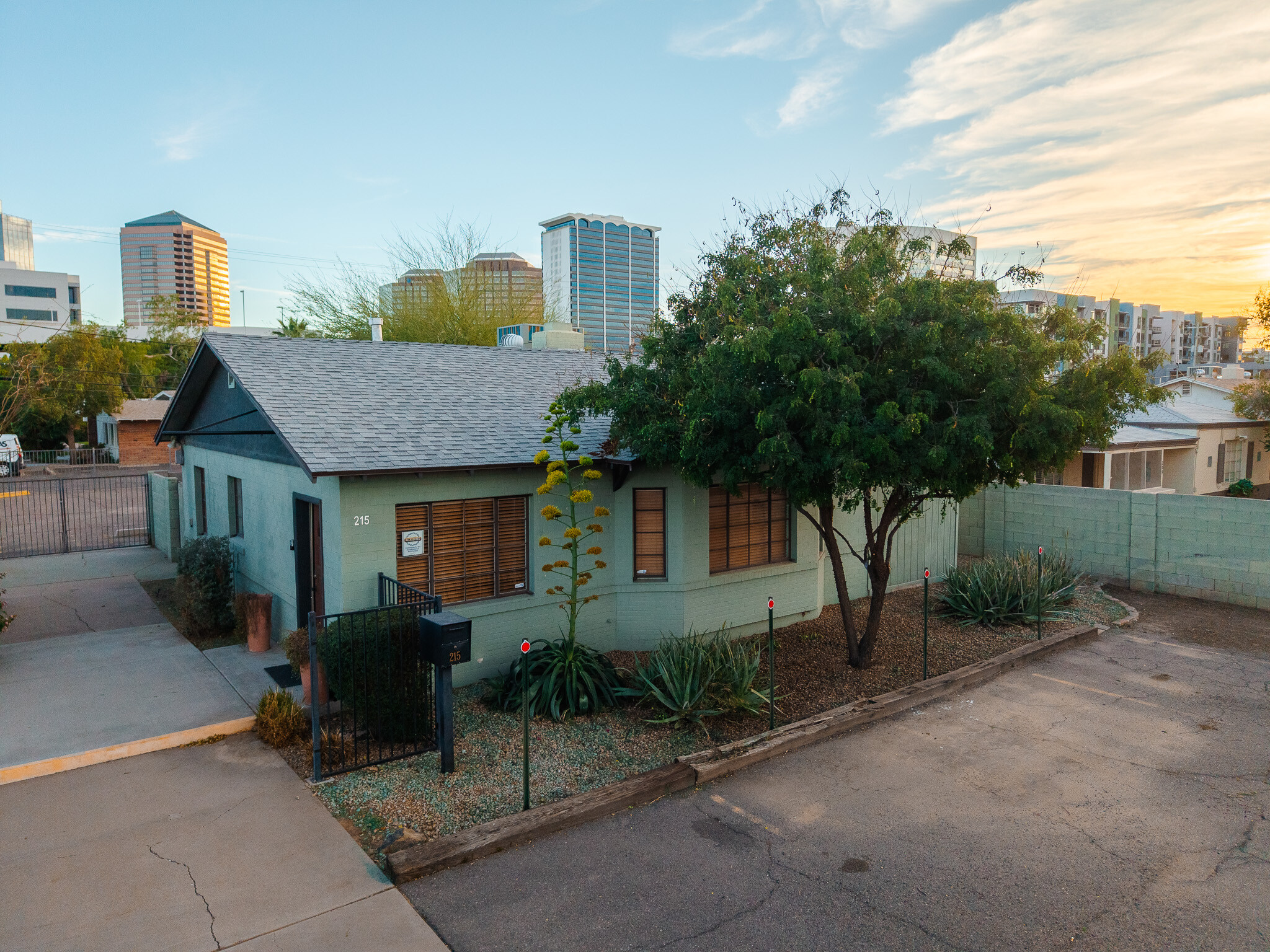 215 E Lexington Ave, Phoenix, AZ for sale Primary Photo- Image 1 of 6