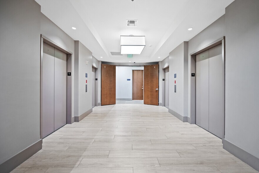 175 SW 7th St, Miami, FL à vendre - Photo du bâtiment - Image 2 de 68