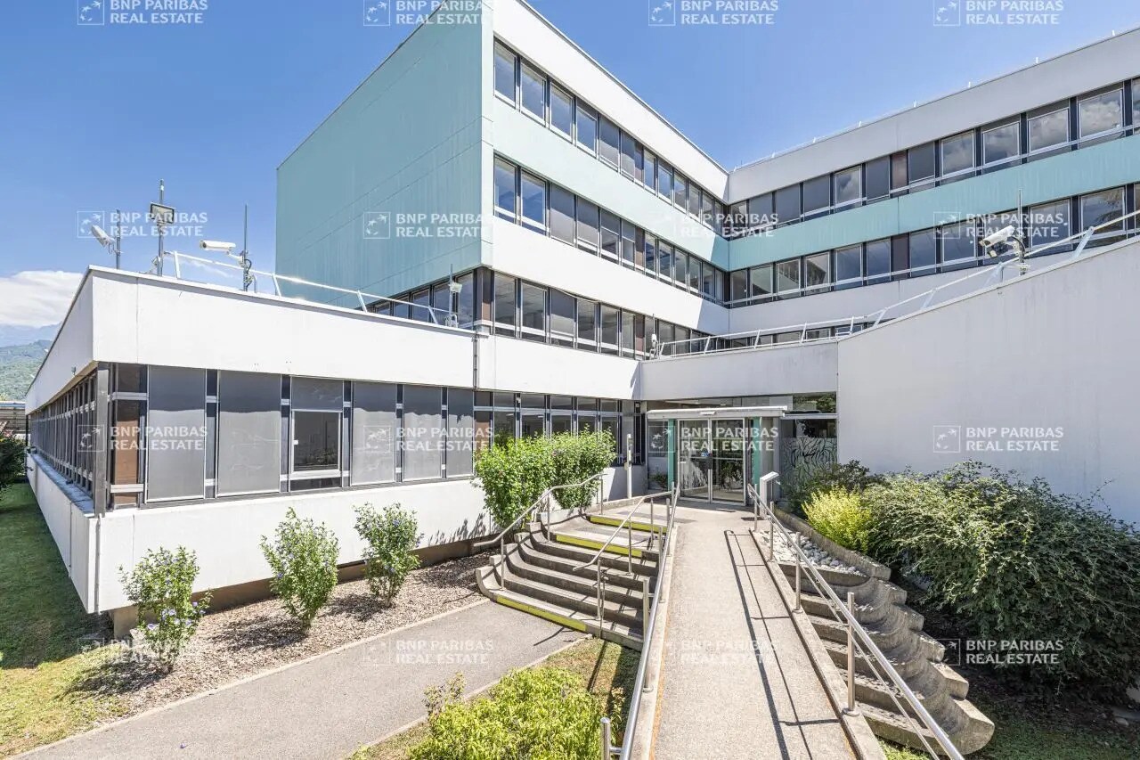 Office in SAINT-MARTIN-D'HERES for lease Primary Photo- Image 1 of 9