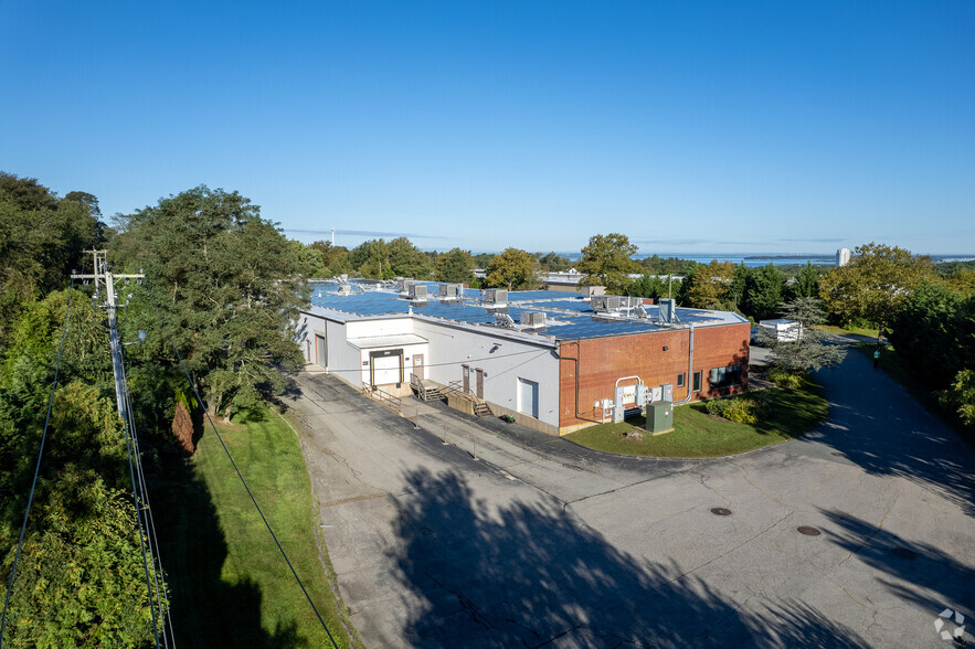 207 Highpoint Ave, Portsmouth, RI à louer - Photo du bâtiment - Image 3 de 7