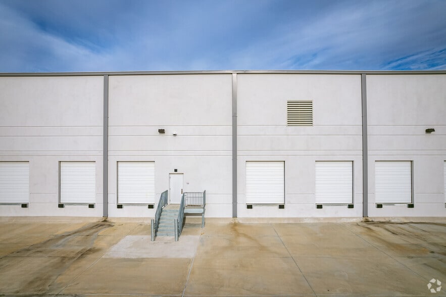 5002 Business Park Dr, Rosenberg, TX for lease - Building Photo - Image 3 of 9