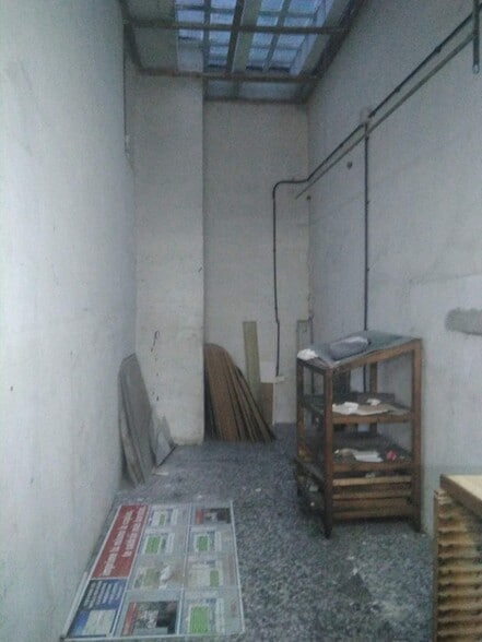 Retail in Cáceres, Cáceres for lease - Building Photo - Image 3 of 9