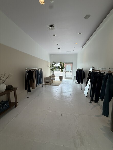 8215 Melrose Ave, Los Angeles, CA à louer - Photo du bâtiment - Image 2 de 13
