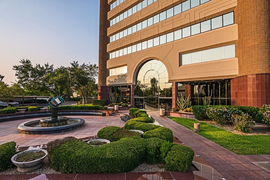 2800 N 44th St, Phoenix, AZ for sale - Building Photo - Image 2 of 23