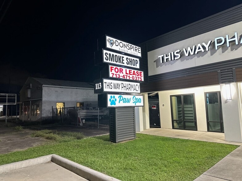 113 Oyster Creek Dr, Lake Jackson, TX à louer - Photo du bâtiment - Image 3 de 3