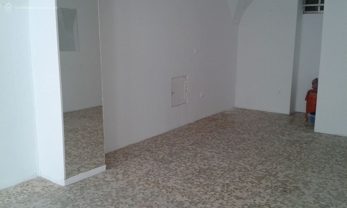 Retail in Cáceres, Cáceres for lease Primary Photo- Image 1 of 4