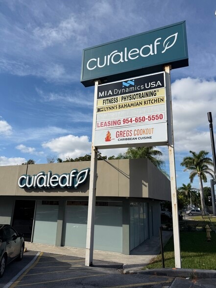 2900 W Hallandale Beach Blvd, Hallandale, FL à louer - Photo principale - Image 1 de 15