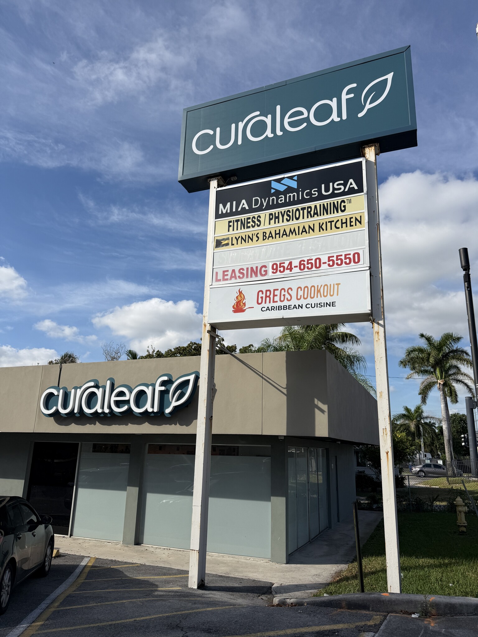 2900 W Hallandale Beach Blvd, Hallandale, FL à louer Photo principale- Image 1 de 16