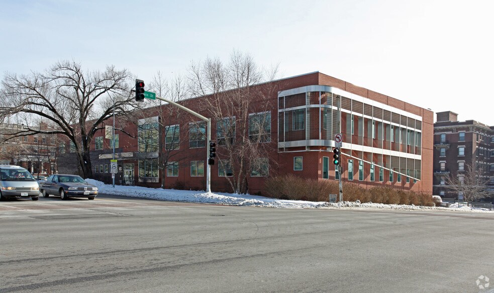 1-3 E Armour Blvd, Kansas City, MO à louer - Photo du bâtiment - Image 2 de 27