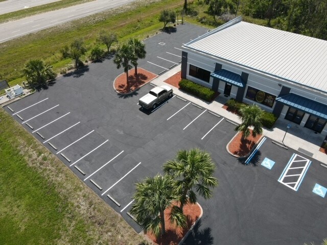29291 Tribune Blvd, Punta Gorda, FL à louer - Photo du bâtiment - Image 3 de 4