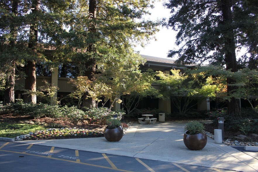 8801 Folsom Blvd, Sacramento, CA à louer - Photo du bâtiment - Image 2 de 5