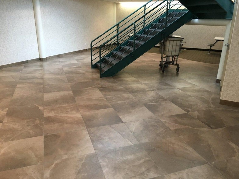 29877 Telegraph Rd, Southfield, MI à louer - Photo intérieure - Image 3 de 10