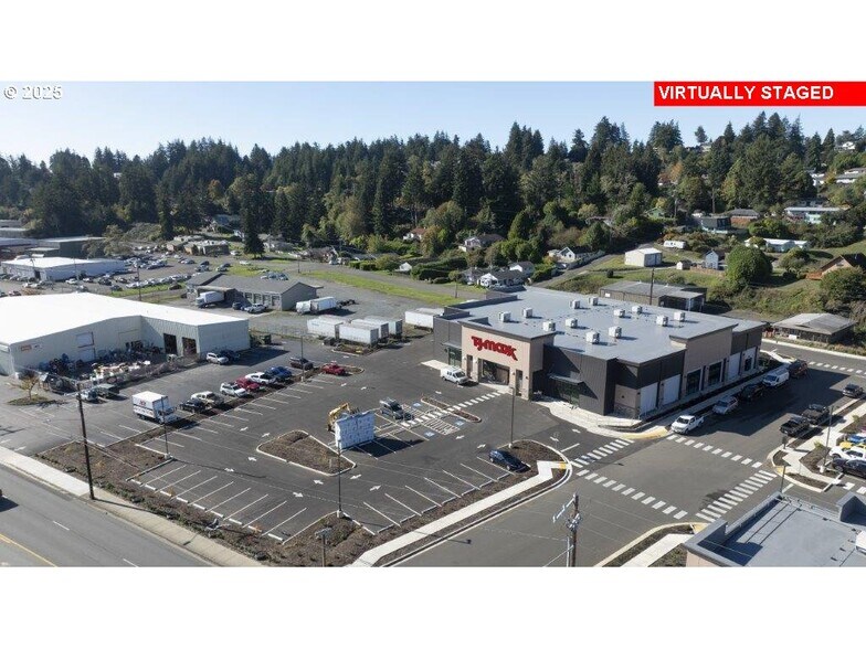 1233 Teakwood Ave, Coos Bay, OR à vendre - Photo du bâtiment - Image 3 de 16