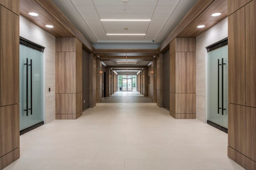 11405 N Community House Rd, Charlotte, NC à louer - Hall d’entrée - Image 2 de 8