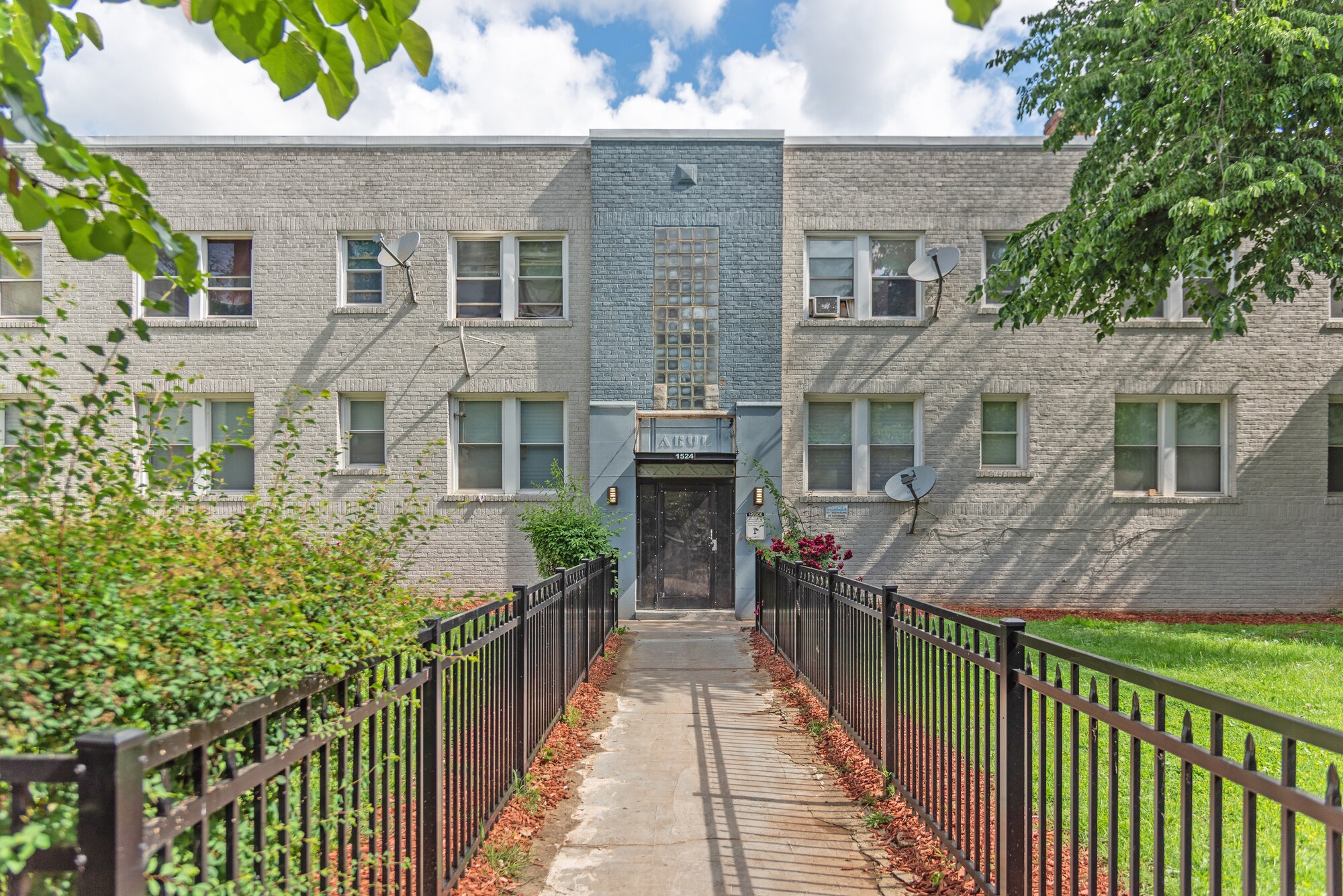1524 F St NE, Washington, DC à vendre Photo du bâtiment- Image 1 de 17