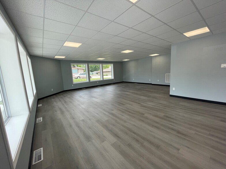 100 N Bishop Ave, Rolla, MO for lease - Interior Photo - Image 2 of 7