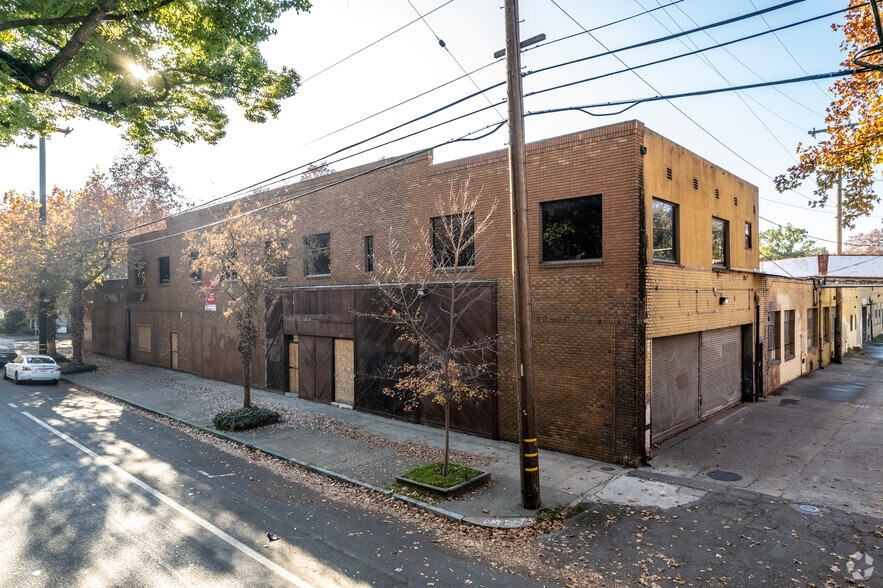 320-350 Alhambra Blvd, Sacramento, CA for sale - Primary Photo - Image 1 of 8