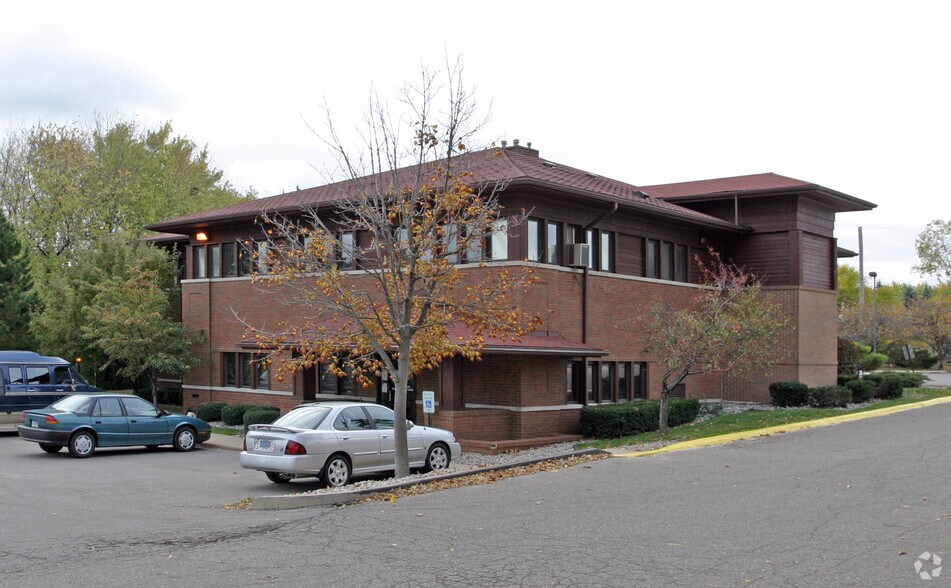 4333 W Saint Joseph Hwy, Lansing, MI à louer - Photo du bâtiment - Image 2 de 3