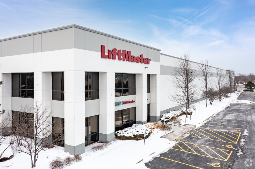 1350 N Greenbriar Dr, Addison, IL à louer - Photo principale - Image 1 de 5