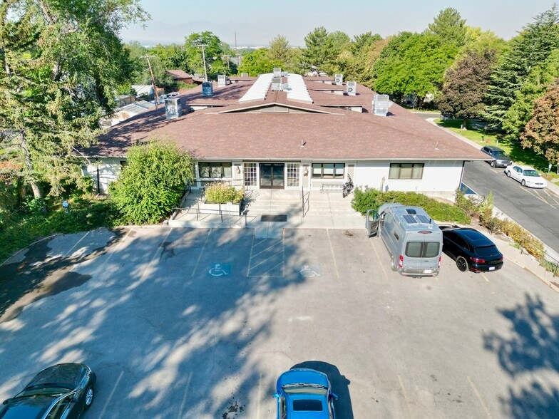 1174 E Graystone Way, Salt Lake City, UT à louer - Photo du bâtiment - Image 2 de 11