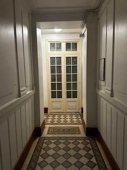 Commerce de détail dans Paris à vendre - Hall d’entrée - Image 1 de 5