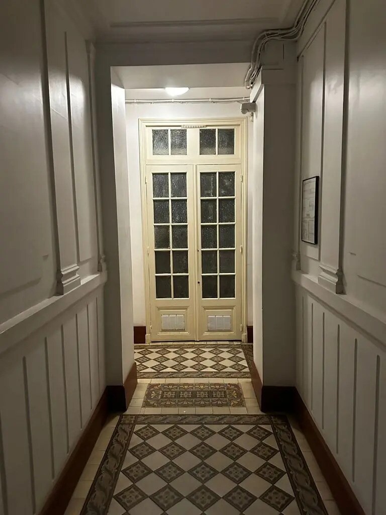 Commerce de détail dans Paris à vendre Hall d’entrée- Image 1 de 6