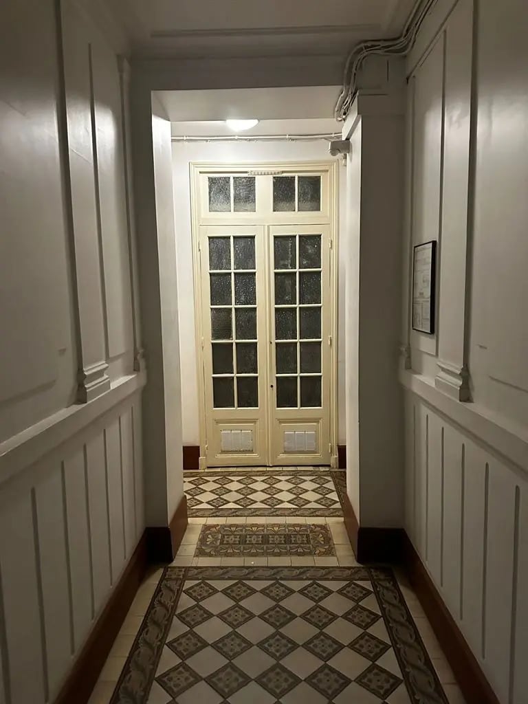 Retail in Paris for sale Lobby- Image 1 of 6