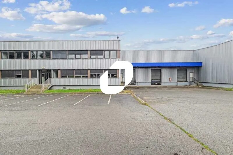 Office in Louvres for lease Building Photo- Image 1 of 20