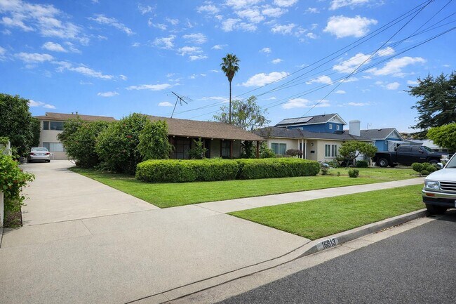 Plus de détails pour 16813 Halldale Ave, Gardena, CA - Multi-résidentiel à vendre