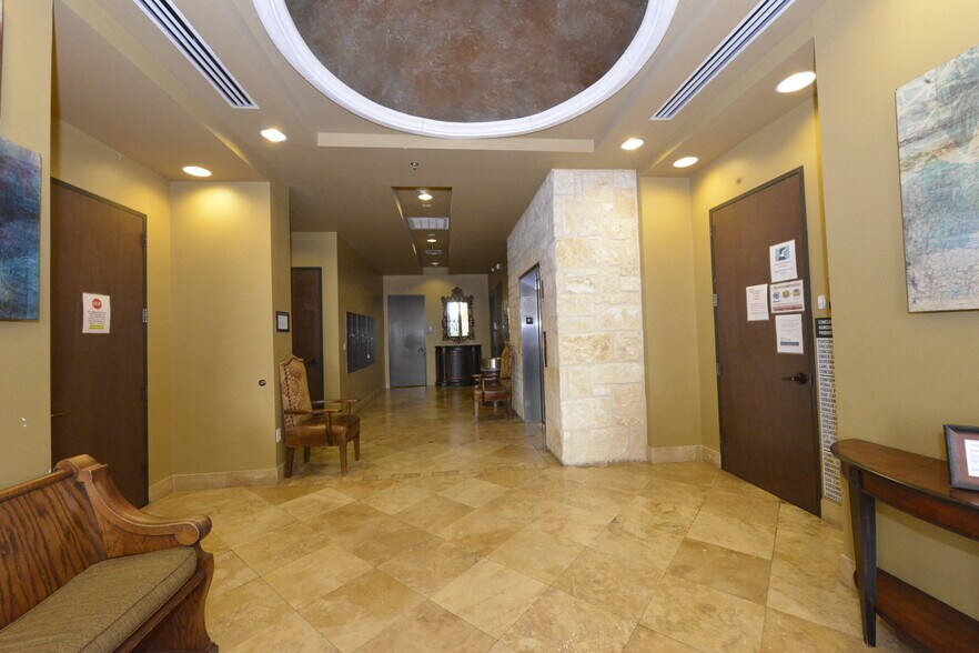 18518 Hardy Oak Blvd, San Antonio, TX à louer - Hall d’entrée - Image 2 de 2