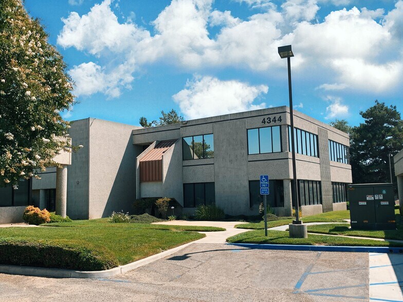 4344 Latham St, Riverside, CA à louer - Photo du bâtiment - Image 2 de 6