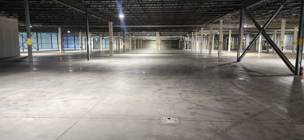 902 9 Av, Nisku, AB for sale - Interior Photo - Image 2 of 4