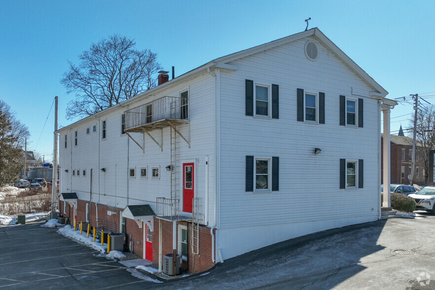 35-41 W Main St, Georgetown, MA for lease - Building Photo - Image 2 of 5