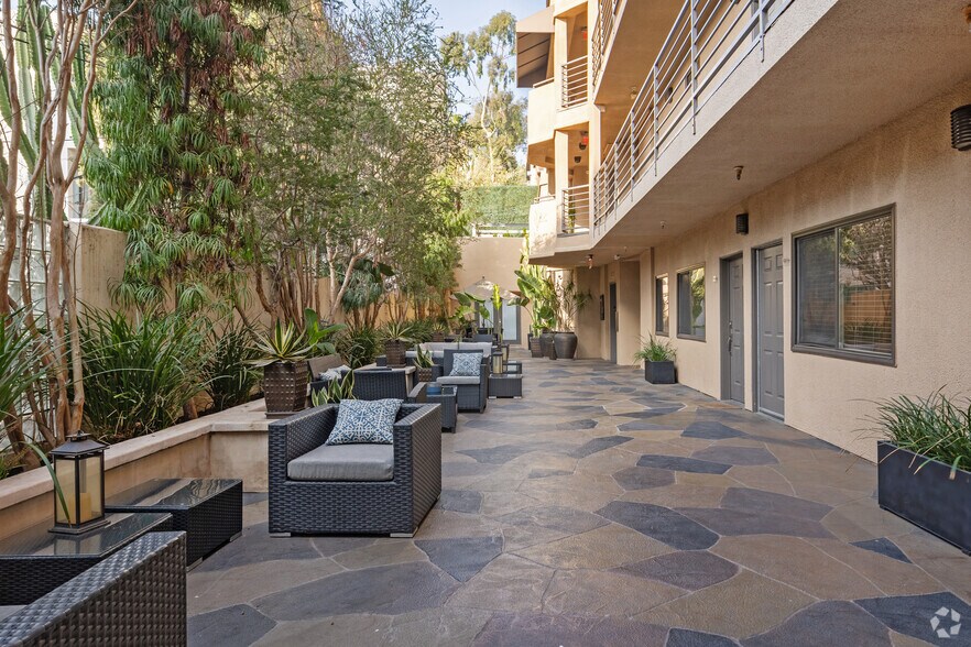 6543 Franklin Ave, Hollywood, CA à vendre - Photo du bâtiment - Image 3 de 21