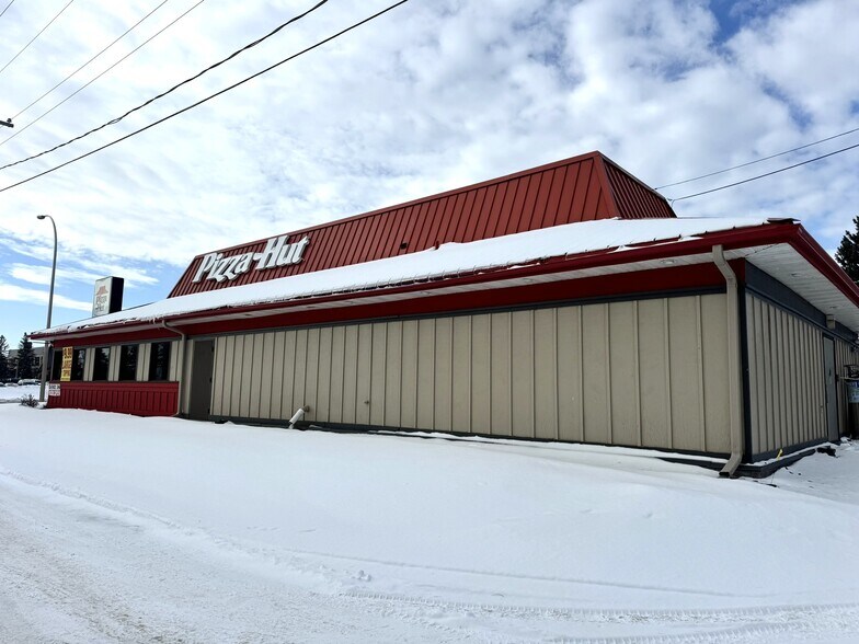 109 1st St E, Park Rapids, MN à vendre - Photo du bâtiment - Image 3 de 5