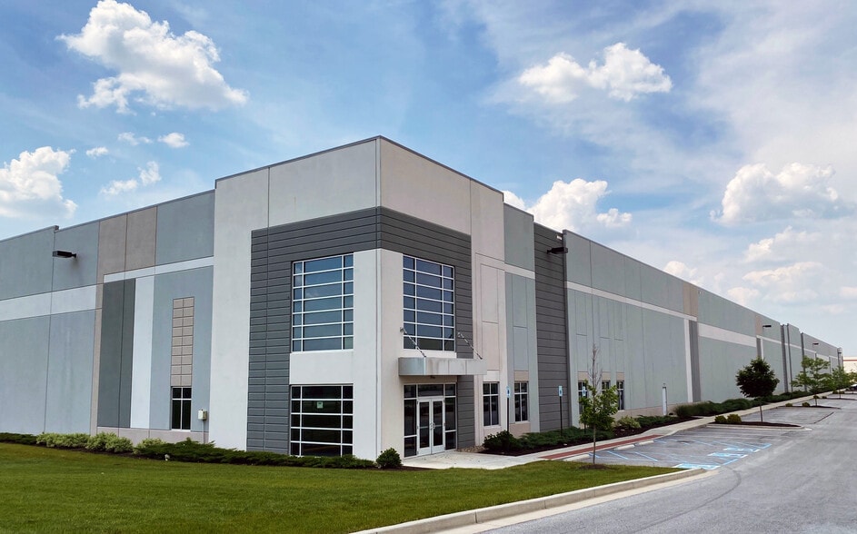 642 Chaney Ave, Greenwood, IN à louer - Photo du bâtiment - Image 2 de 2