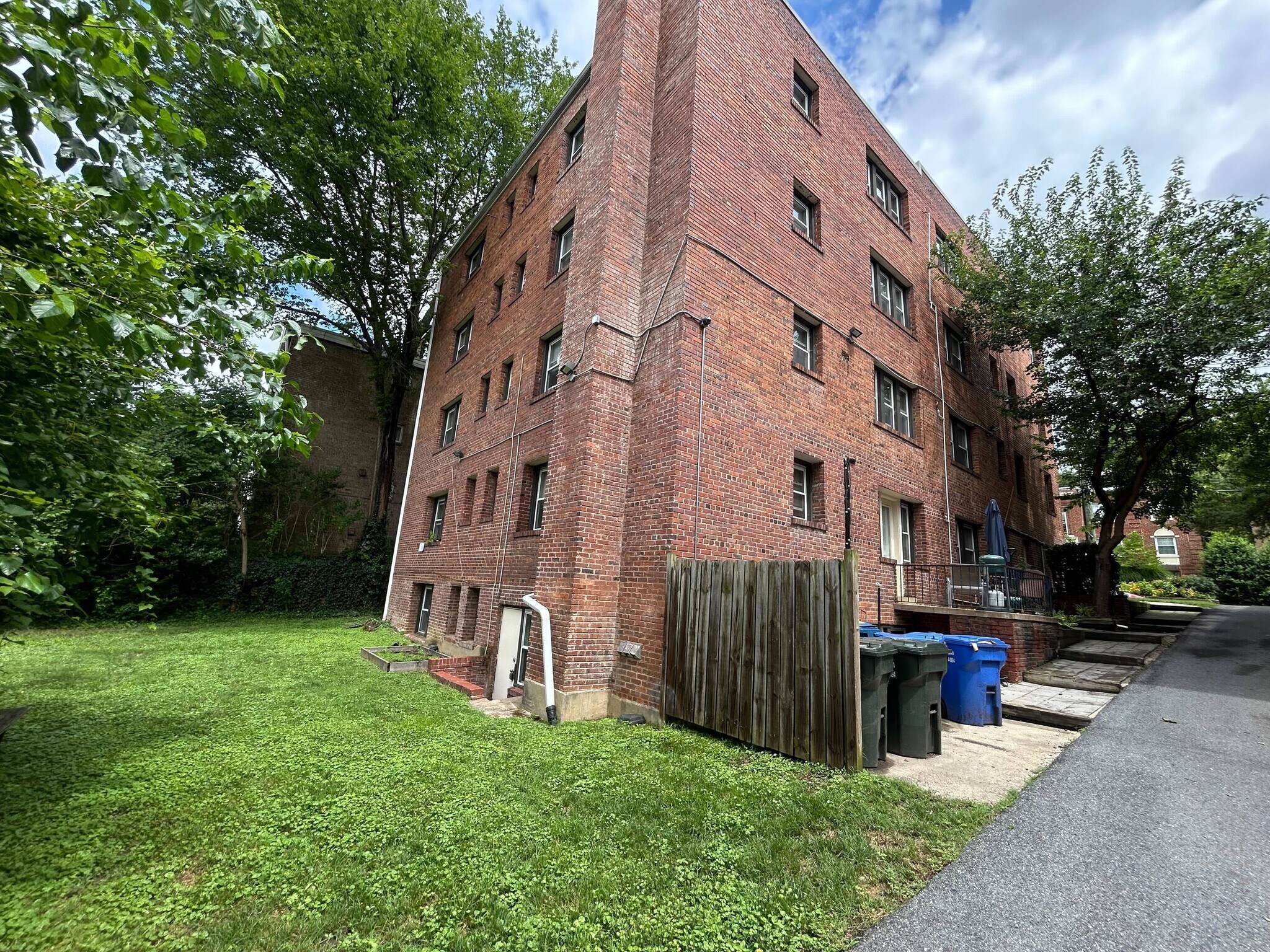 4564 Macarthur Blvd NW, Washington, DC for sale Primary Photo- Image 1 of 34