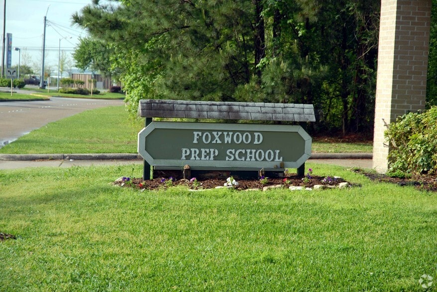 19901 Foxwood Forest Blvd, Humble, TX à vendre - Photo du bâtiment - Image 2 de 3