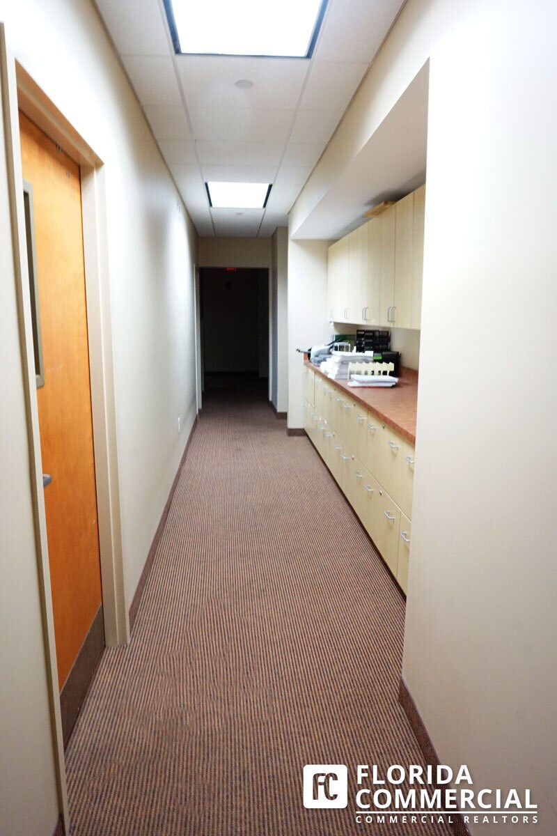 2175-2223 SE Ocean Blvd, Stuart, FL à louer Photo intérieure- Image 1 de 19