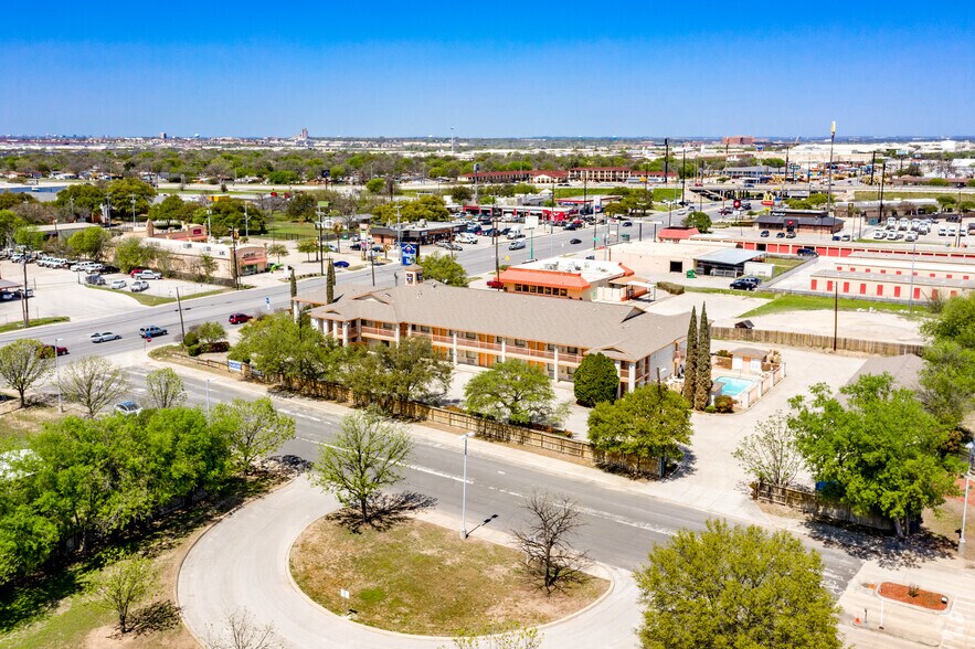 170 S WW White Rd, San Antonio, TX for sale - Building Photo - Image 2 of 4