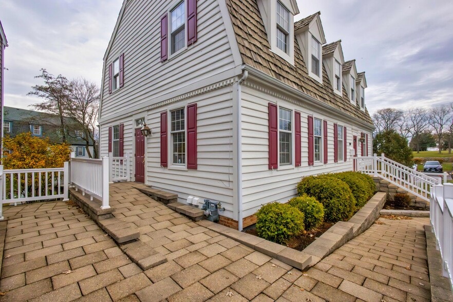 1615 W Colonial Pky, Inverness, IL à vendre - Photo du bâtiment - Image 2 de 19