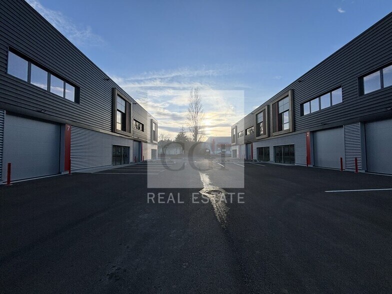 Flex dans Saint-Quentin-Fallavier à louer - Photo du bâtiment - Image 3 de 12