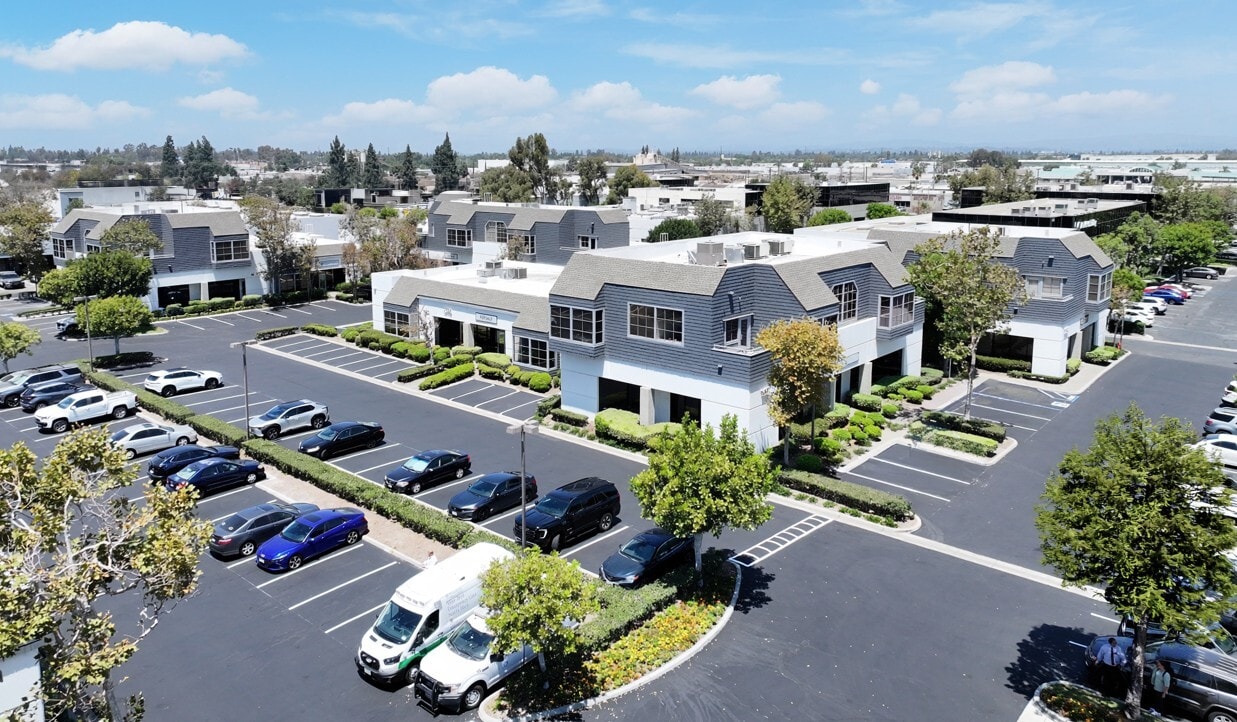 1592 N Batavia St, Orange, CA 92867 - Unité 2 -  - Photo intérieure - Image 1 of 2