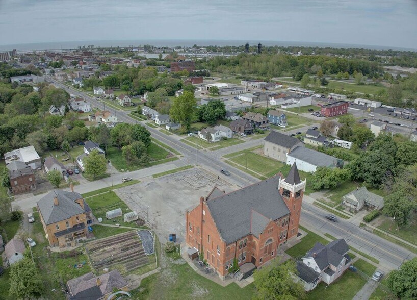 1548 Reid Ave, Lorain, OH à vendre - Photo du bâtiment - Image 2 de 21