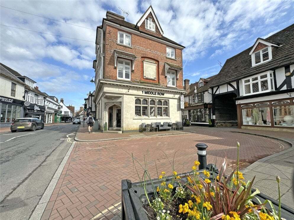 1 Middle Row, East Grinstead for sale Primary Photo- Image 1 of 1