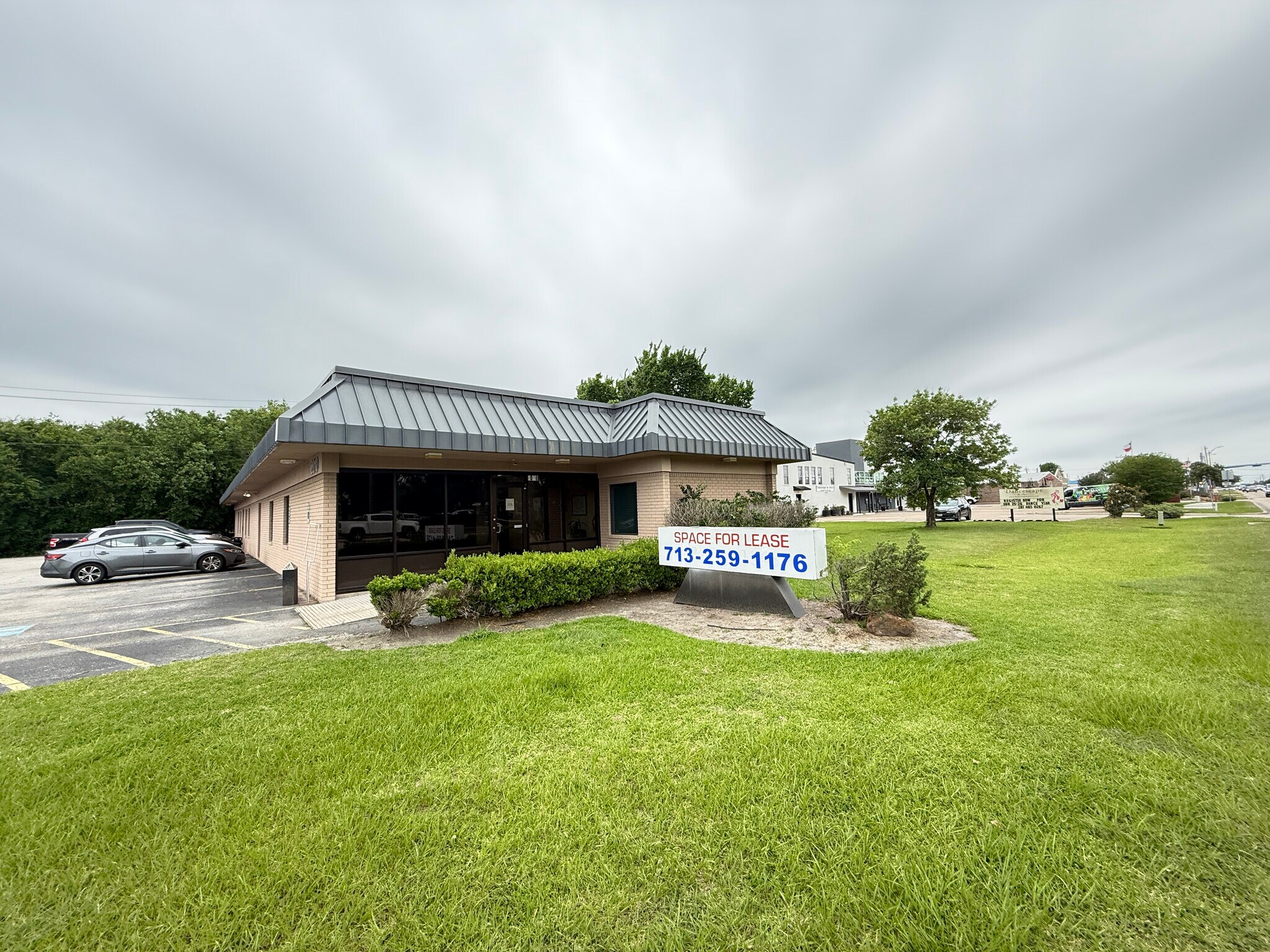 2006 Broadway St, Pearland, TX for lease Building Photo- Image 1 of 8
