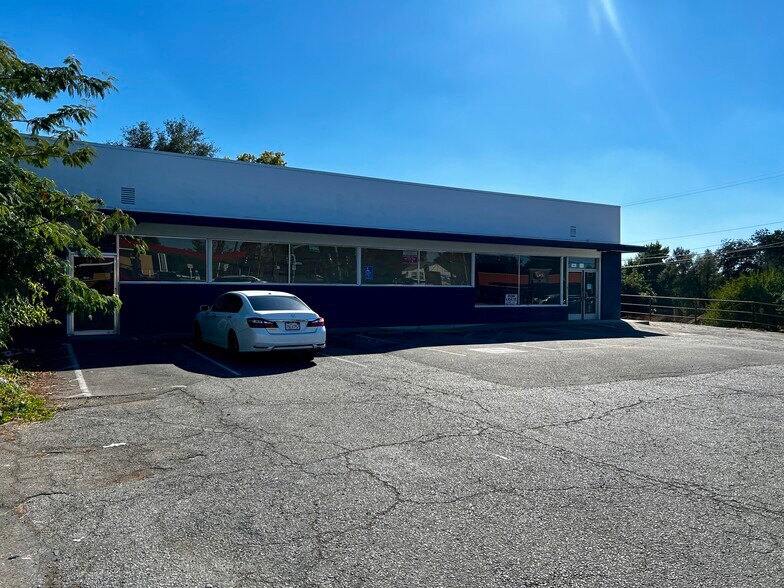 9304 Greenback Ln, Orangevale, CA à louer - Photo du bâtiment - Image 3 de 18