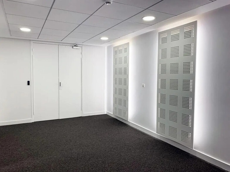 65 Rue Des Trois Fontanot, Nanterre for lease - Building Photo - Image 3 of 5