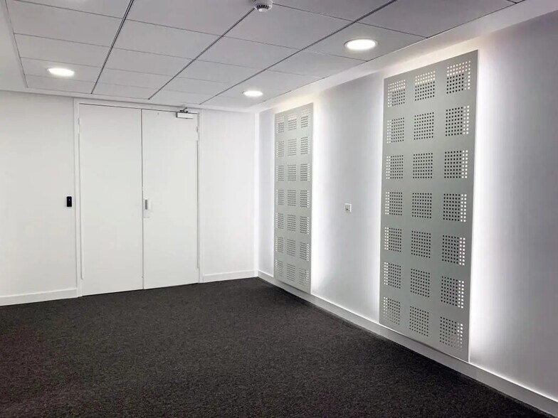 65 Rue Des Trois Fontanot, Nanterre à louer - Photo du bâtiment - Image 3 de 5